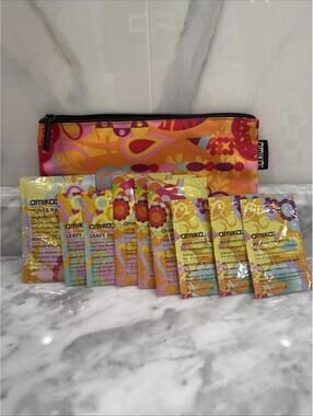 Amika Cosmetic Pouch with Samples (Triple RX Mask, Shampoo, Leave In Cream)